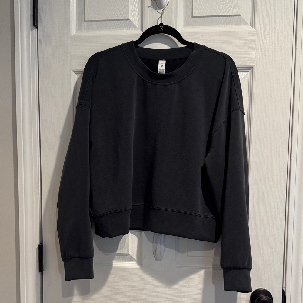 EUC size 10 Lululemon Black Women's crop sweatshirt with lux fabric